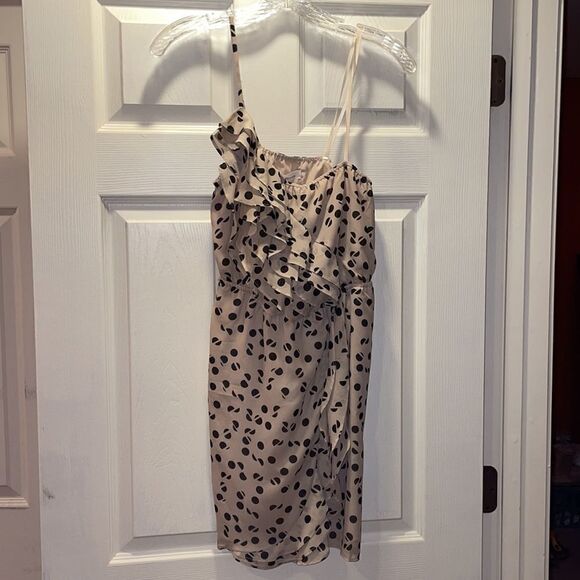 ✨BCBGeneration Tan & Black 1 Shoulder Ruffle Dress - Picture 2 of 8